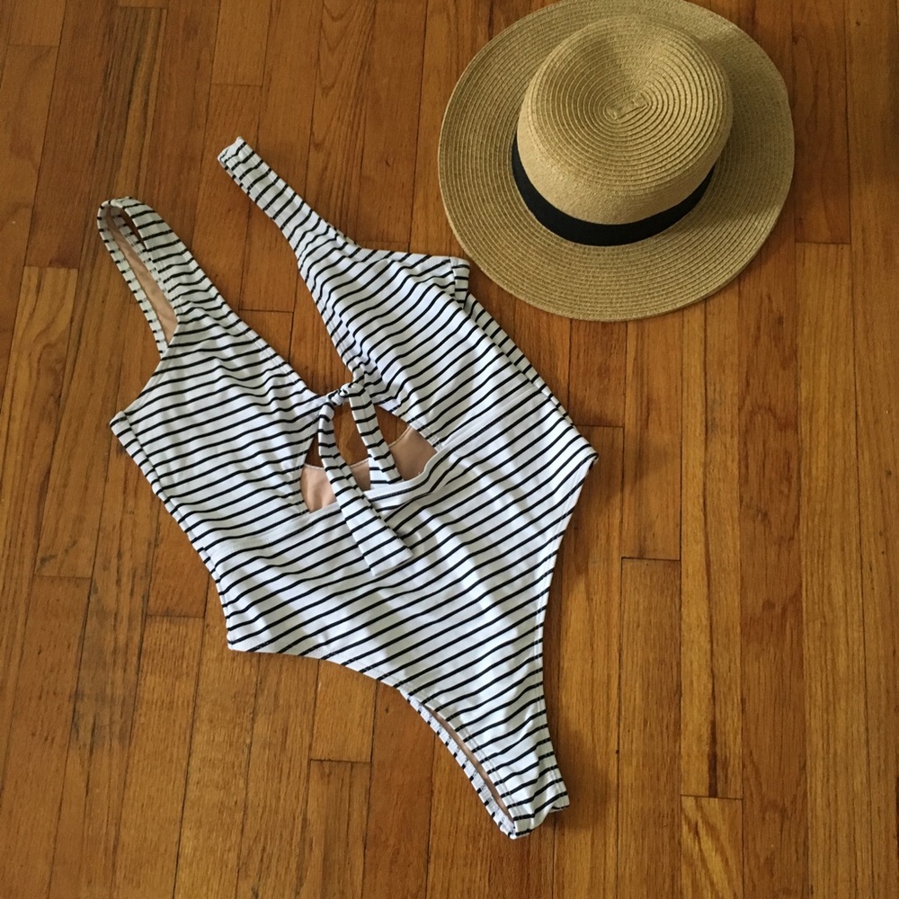 NWT - One piece swimsuit. Tie front 💗